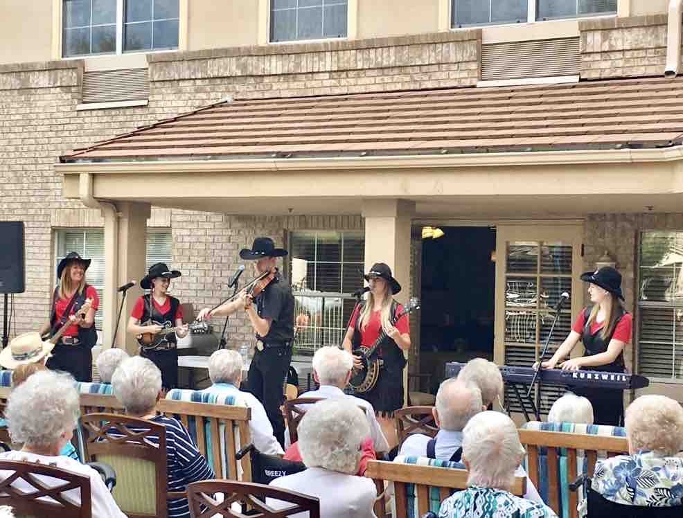 Sun City West | Outdoor entertainment with Mama Wranglers